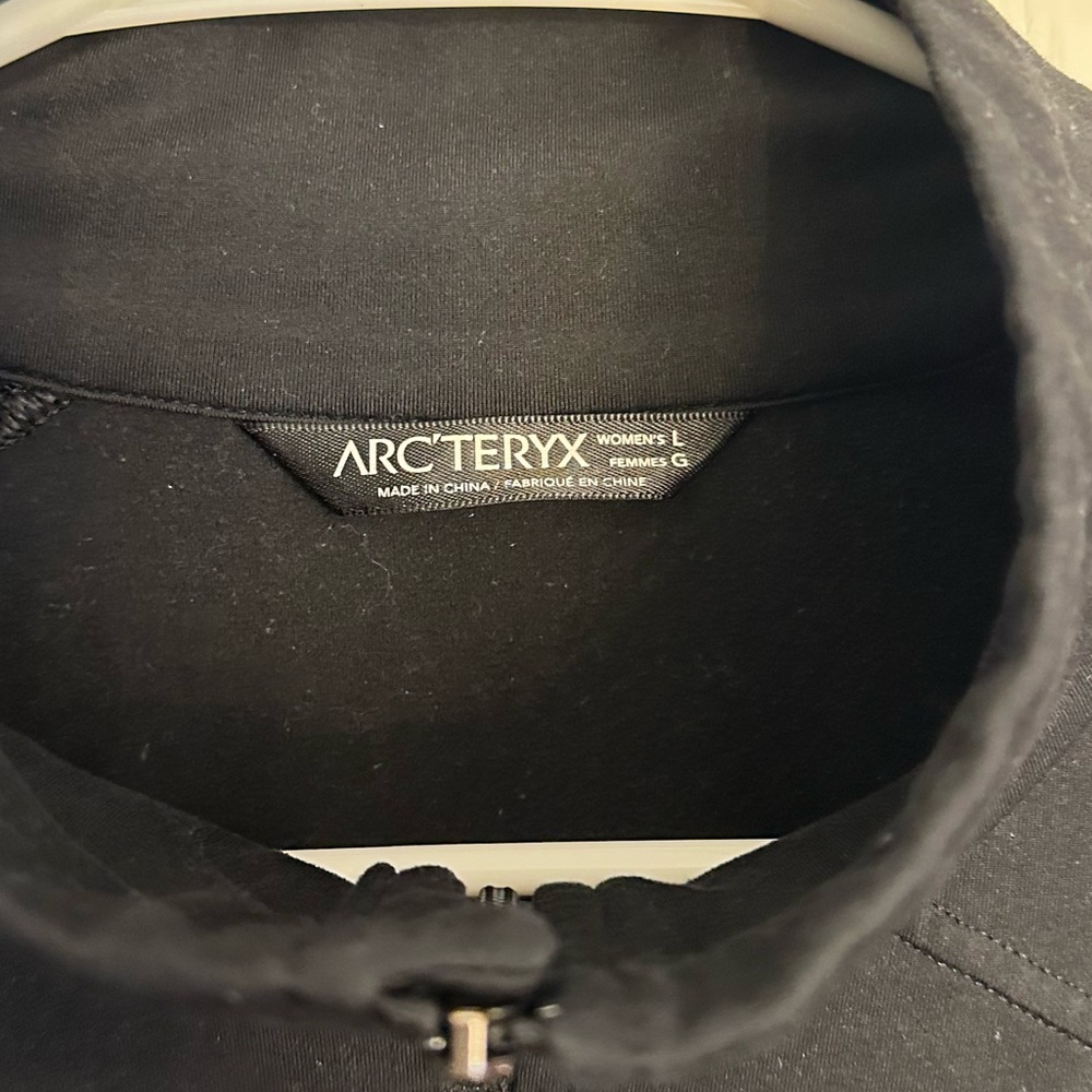 Large women’s arc’teryx zip up black - Picture 4 of 5